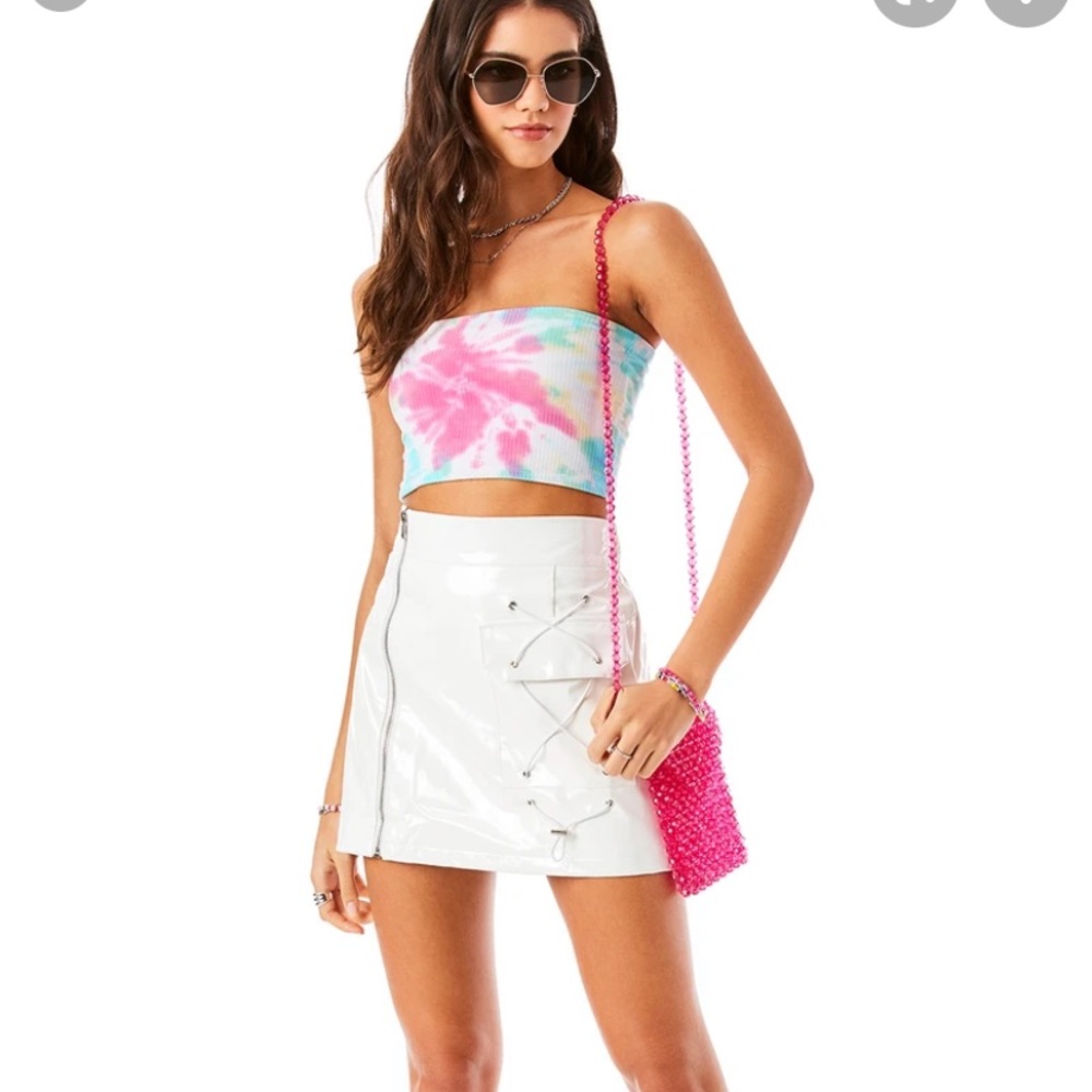 LF vinyl white cargo mini skirt pocket detail